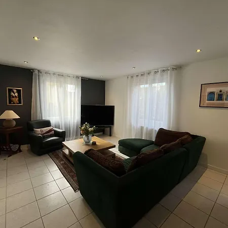 Le Beau - Elégant Et Spacieux- Proche Aéroport Appartement *